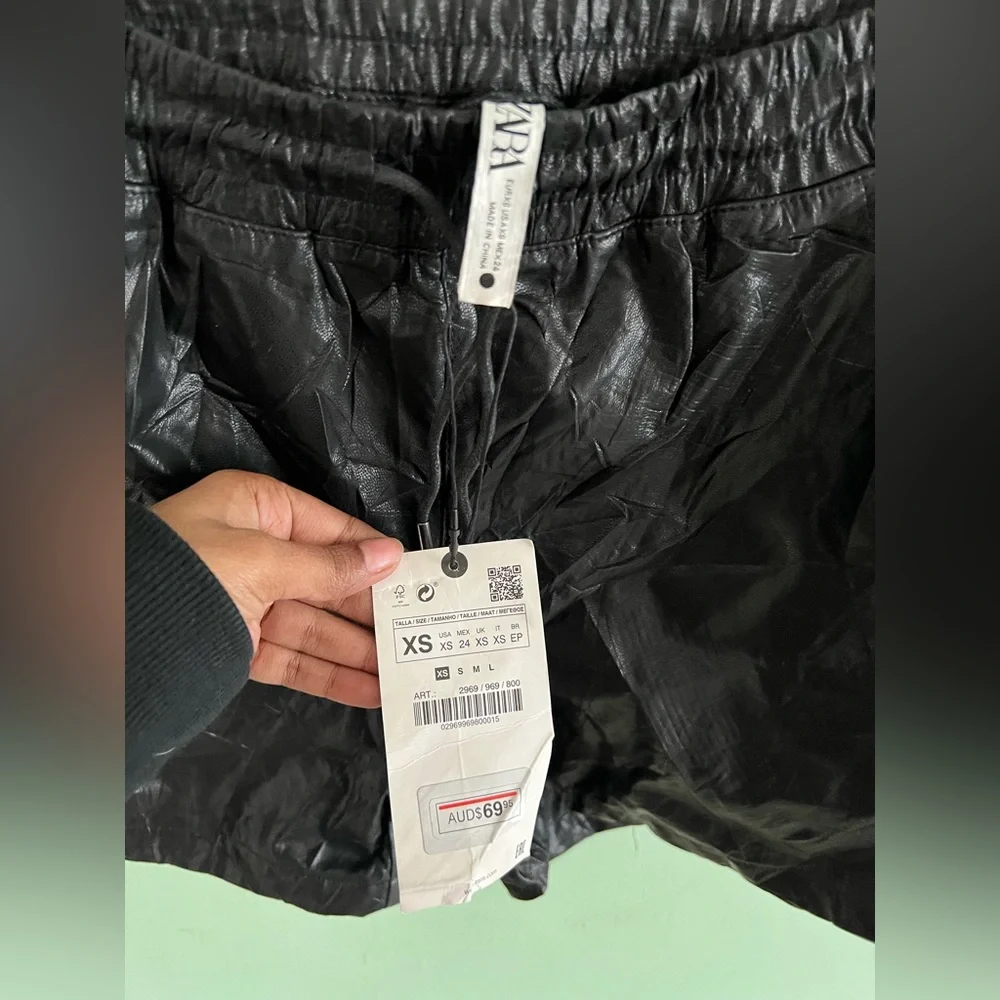 ZARA faux leather shorts 🩳 on SALE WITH TAG - Picture 5 of 9
